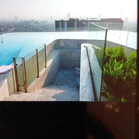 Ideo Wat Thaphra Bangkok Yai公寓